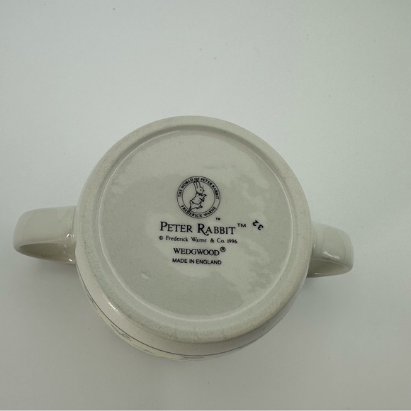 Vintage PETER RABBIT TEA TIME Two Handled Mug WEDGWOOD England 1996 w/Box - Picture 8 of 9